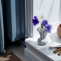  Vase Signatur No2 Flieder H 15 mit Arrangement Einsatz