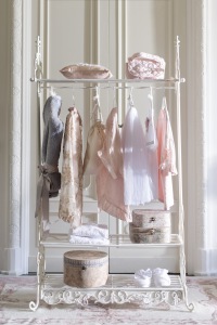  Blanche Romantique Standgarderobe und Kleiderstaender