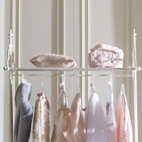  Blanche Romantique Standgarderobe und Kleiderstaender