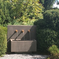  Postmoderner Brunnen Signum