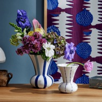  Vase Signatur No2 Flieder H 15 mit Arrangement Einsatz