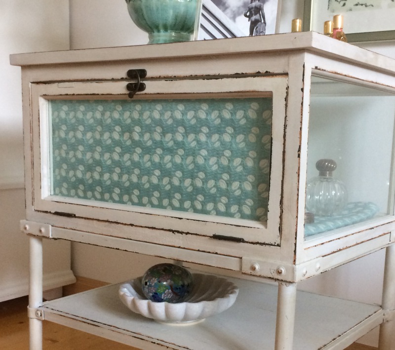  Kleine Lunel Kommode mit Glas