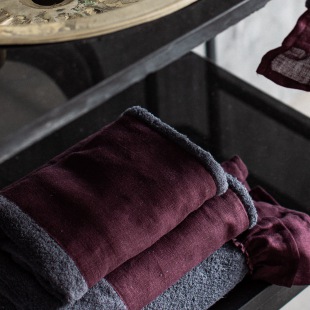 Handtuch Bauhaus Grafit Pflaume 100 x 150 cm 